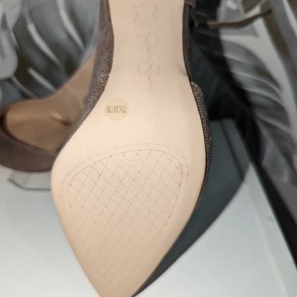 Heels - Picture 6 of 6